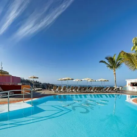 Semesteranläggning (resort) De Amadores 4*